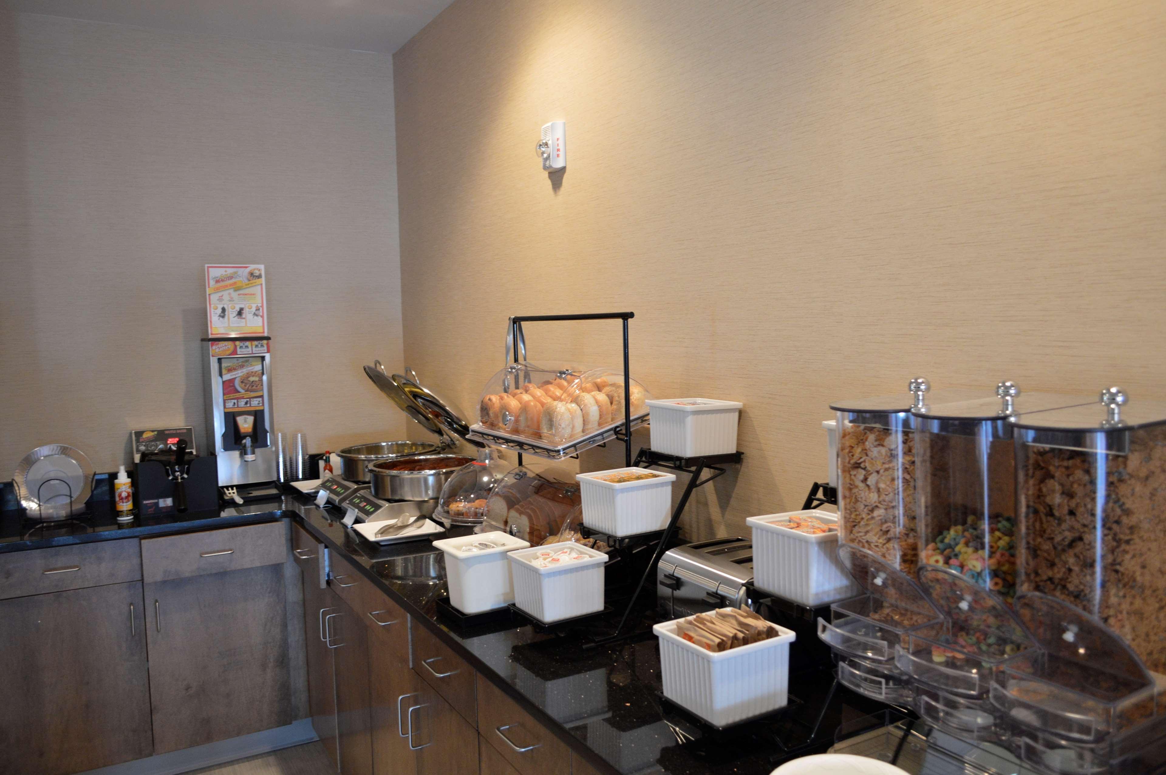 Best Western Plus Atrium Inn & Suites Clarksville Exteriör bild