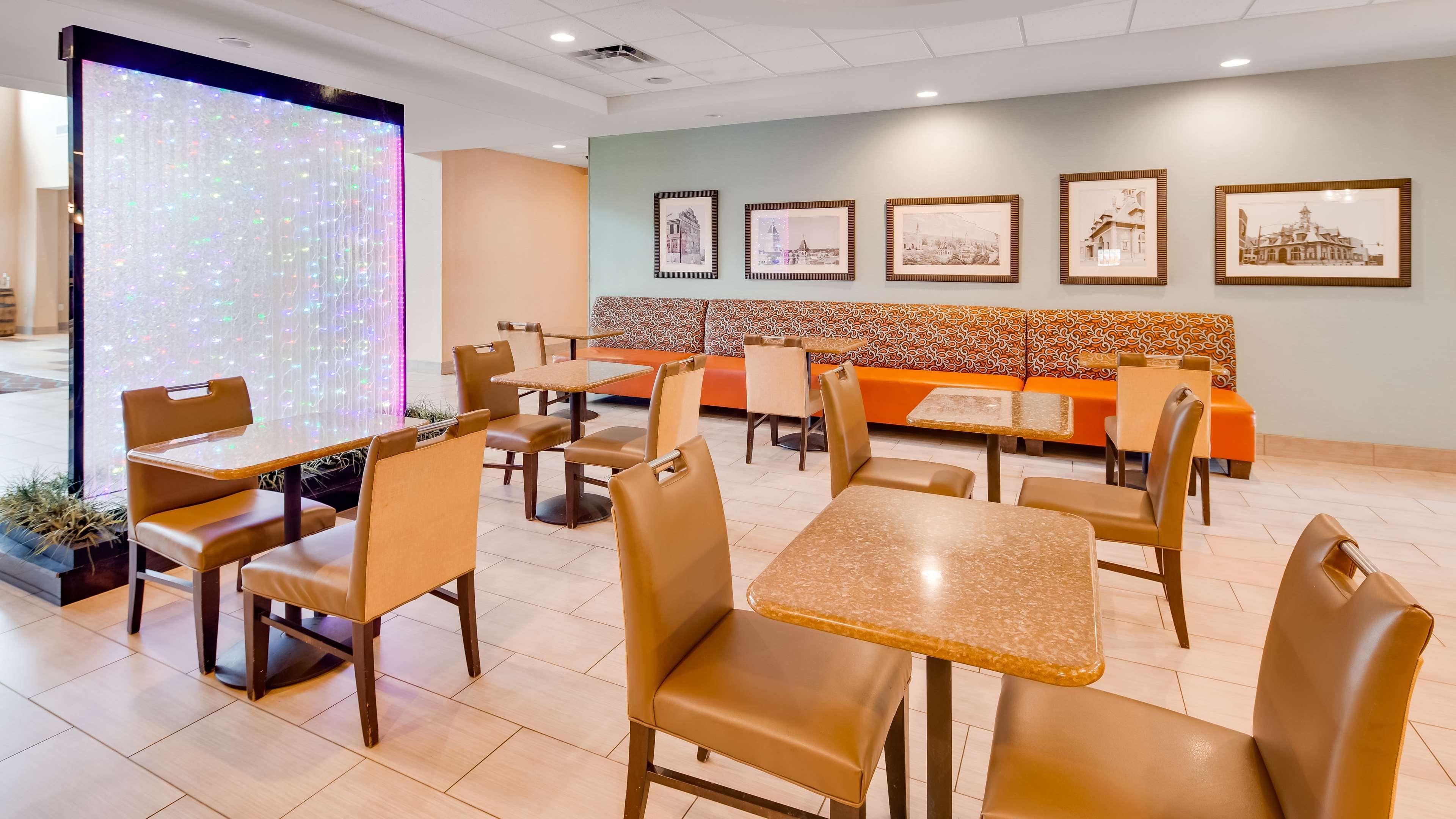 Best Western Plus Atrium Inn & Suites Clarksville Exteriör bild